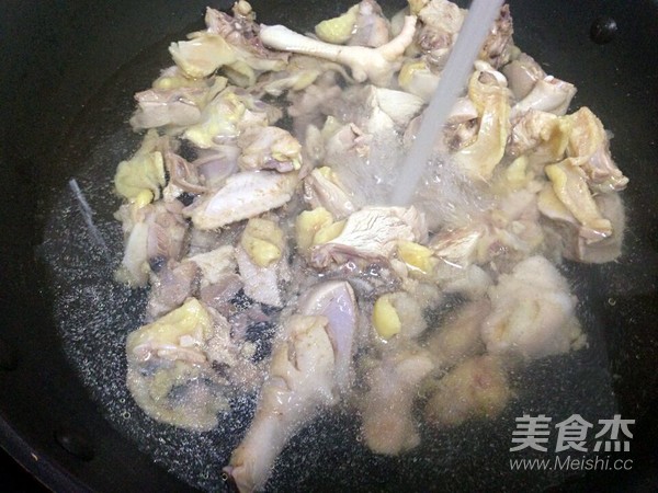 Chicken Bone Grass Ganoderma Chicken Soup recipe