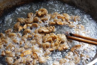 Boiled Vermicelli with Oil Residue recipe