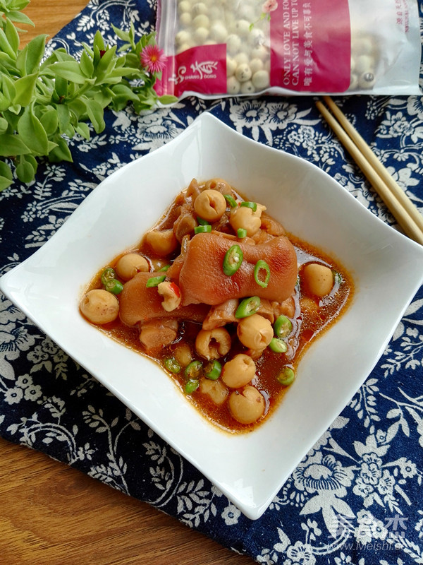 Stewed Trotter with Lotus Seed recipe