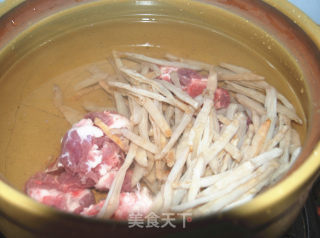 Vermicelli Soup with Dry Sand Worm Ribs recipe