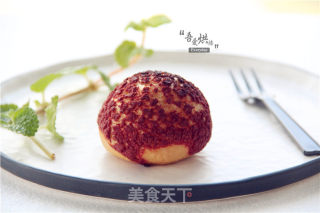 A Red Yeast Pastry is The Most Pleasant in Autumn-red Yeast Pastry Puffs recipe