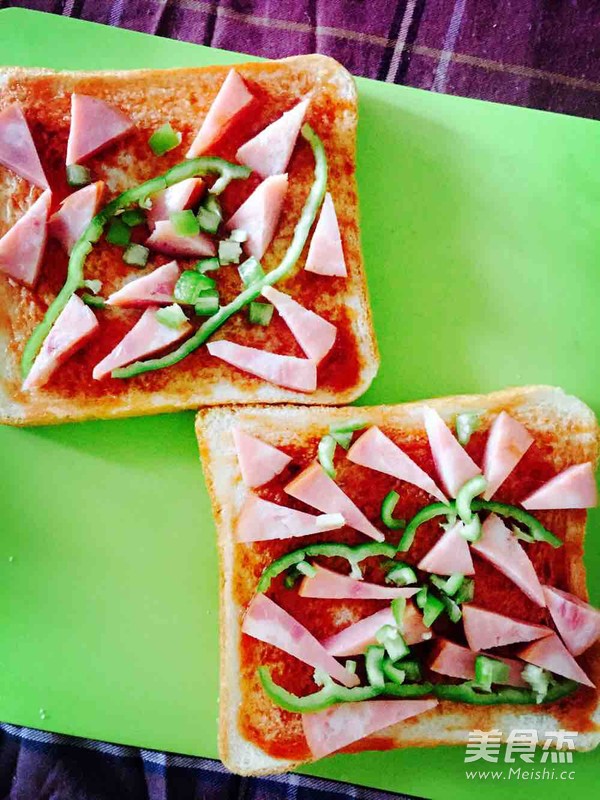 Ham and Green Pepper Toast Pizza recipe