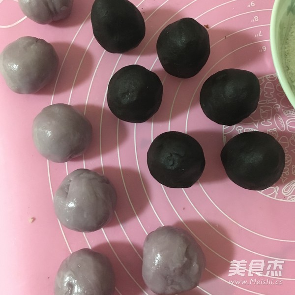 Purple Sweet Potato Strawberry Daifuku recipe