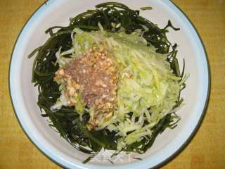 Cucumber Mixed with Kelp Shreds recipe