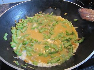 Fried Bitter Gourd with Jiang Scallops and Eggs recipe