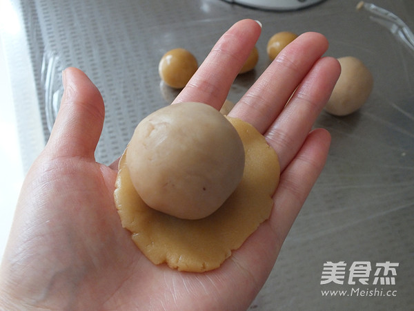 Cantonese-style Kidney Bean Filling Mooncakes recipe