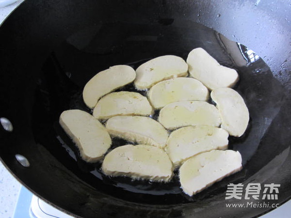 Stir-fried Vegetarian Chicken with Leek recipe