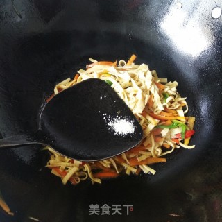 Stir-fried Bean Curd with Carrots recipe