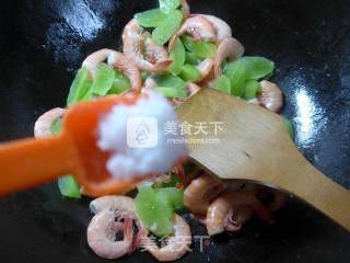 Fried Sea Prawns with Lettuce recipe