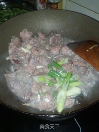 Hand-made Noodles are Also Steamed in The Sauna-----simmered Noodles with Beans and Ribs recipe