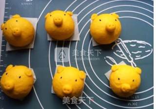 Golden Pig Steamed Buns recipe