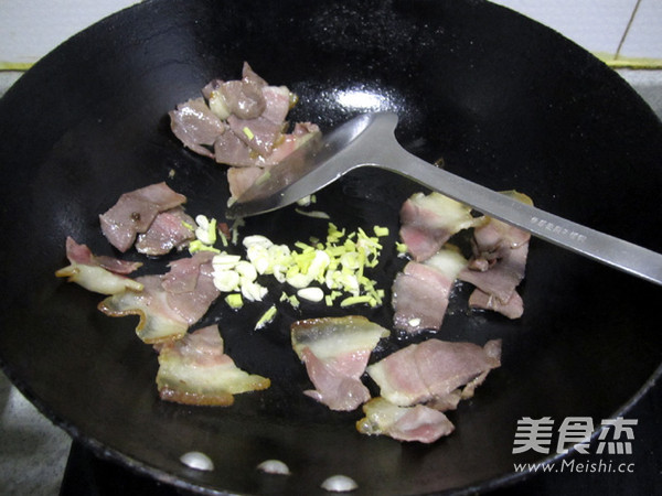 Fried Bacon with Scallion Head recipe