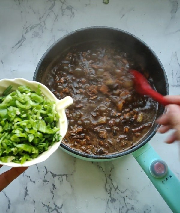 Noodles with Mushroom Fried Sauce recipe