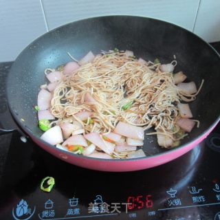 Fried Noodles with Onion recipe