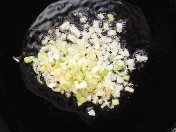 Stir-fried Loofah with Black Fungus recipe