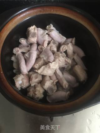Braised Pork Ribs in Small Intestine recipe
