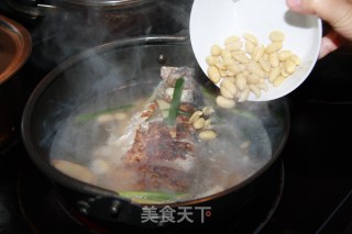 A Good Nourishing Product for Postpartum Mothers-crucian Carp, Peanut and Papaya Soup recipe