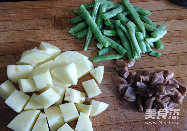 Stewed Pork Belly with Potatoes and Beans recipe