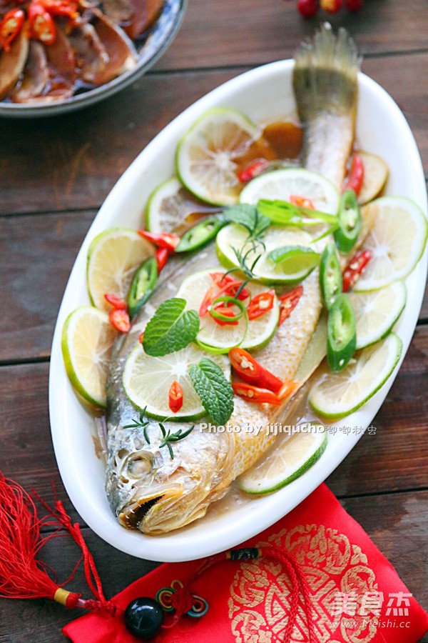 Thai Style Steamed Fish with Lime recipe