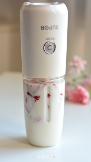 Strawberry Milkshake recipe
