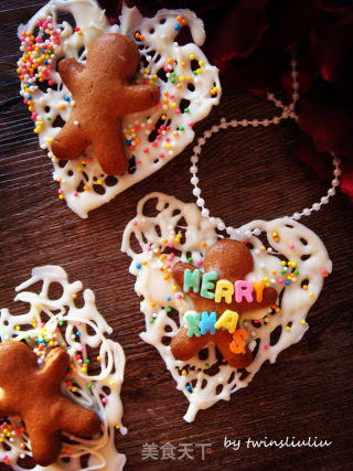 Christmas Creative Gingerbread Man Pendant recipe