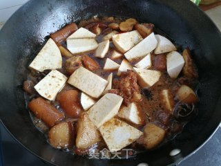 Stewed Pork Tail with Taro recipe