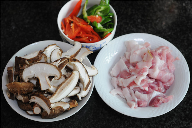 Stir-fried Pork with Double Pepper and Mushroom recipe