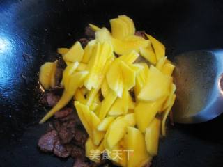 Stir-fried Beef with Mango recipe