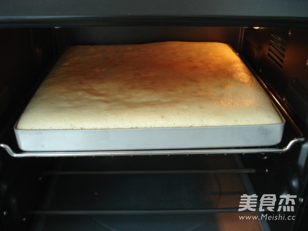Creamy Strawberry Cake Roll recipe