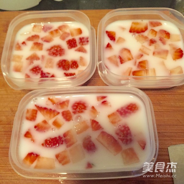 Strawberry Milk Jelly recipe