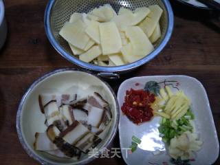 Stir-fried Winter Bamboo Shoots with Chopped Pepper and Bacon recipe