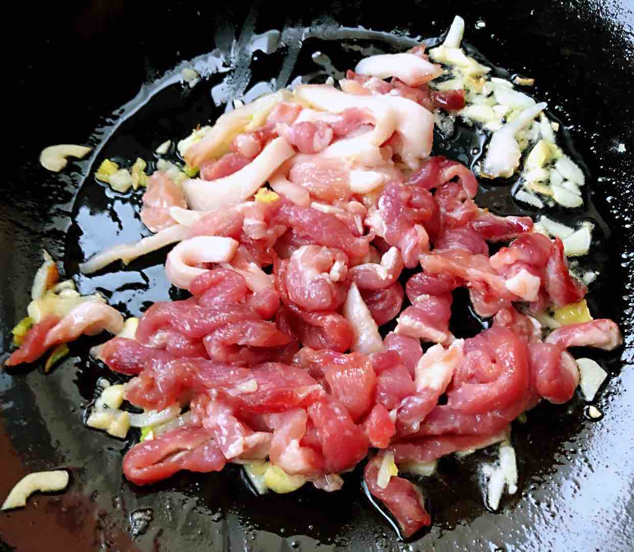 Stir-fried Shredded Pork with Onion recipe