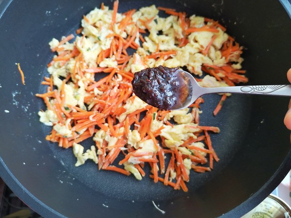 Fried Noodles with Carrot and Egg recipe