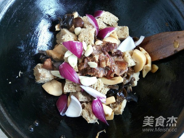 Grilled Mushrooms, Bamboo Shoots and Grilled Bran recipe