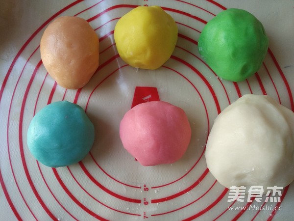 Colorful Snowy Moon Cakes recipe