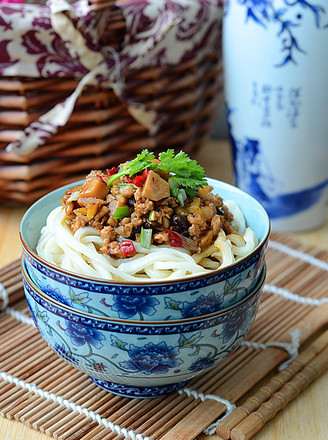 Pleurotus Eryngii and Black Bean Sauce Noodles recipe