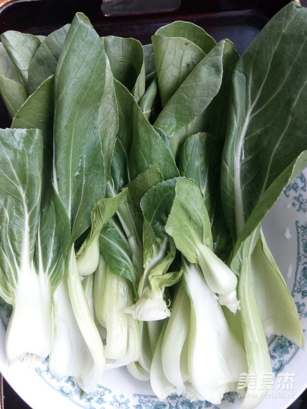 Mushroom and Rape Leaf Soup recipe