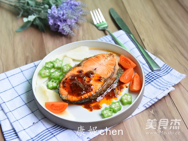 Salmon Steak with Black Pepper Sauce recipe