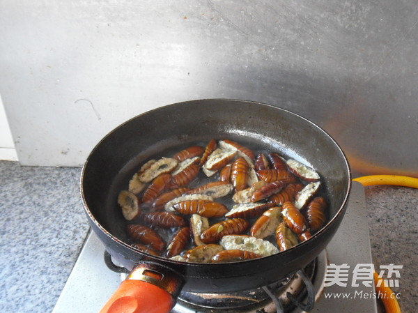 Dry Stir-fried Silkworm Pupa recipe