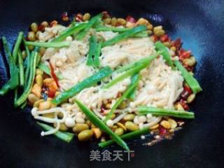 Stir-fried Enoki Mushroom with Green Bean Sauce recipe