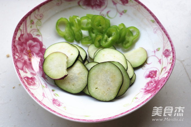 Eggplant and Green Pepper Pizza recipe