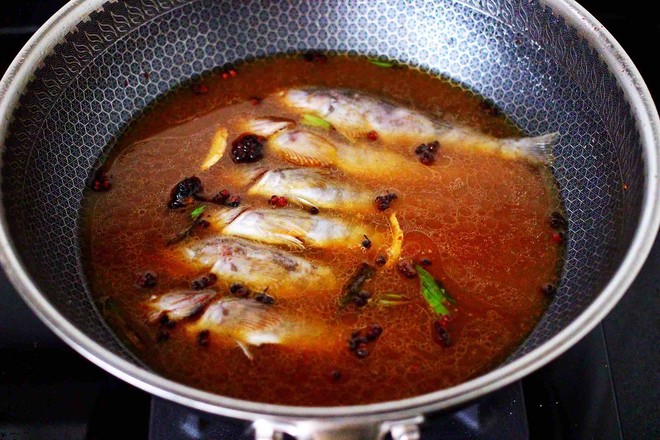 Braised Yellow Fish Noodles with Sauce recipe