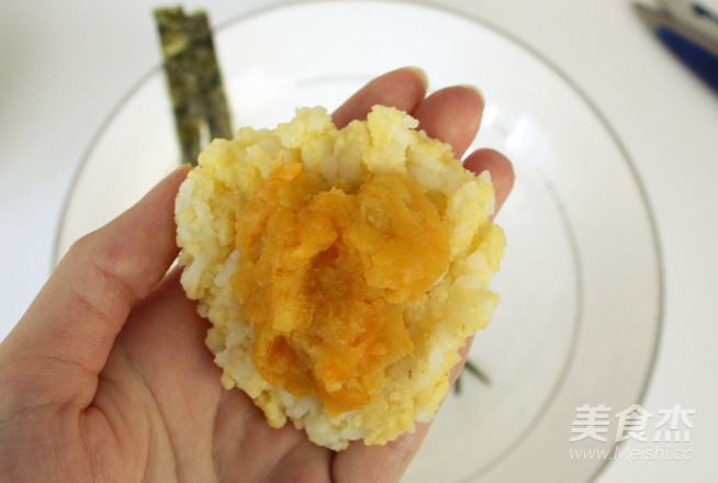 Small Yellow Chicken Coarse Grain Rice Ball recipe