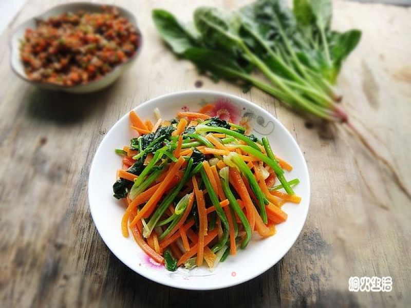Stir-fried Carrots with Spinach recipe