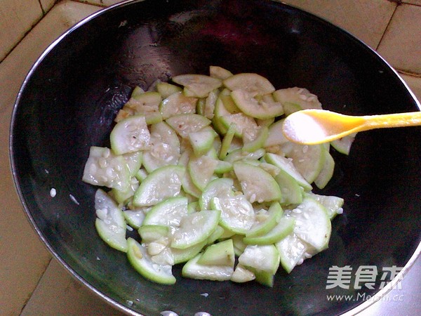 Stir-fried Gourd with Garlic recipe