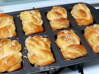 Crispy and Delicious Coconut Bread [coconut] recipe