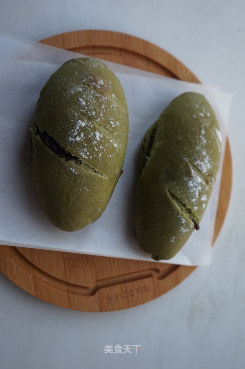 #花样美食# Matcha Honey Bean Bread recipe