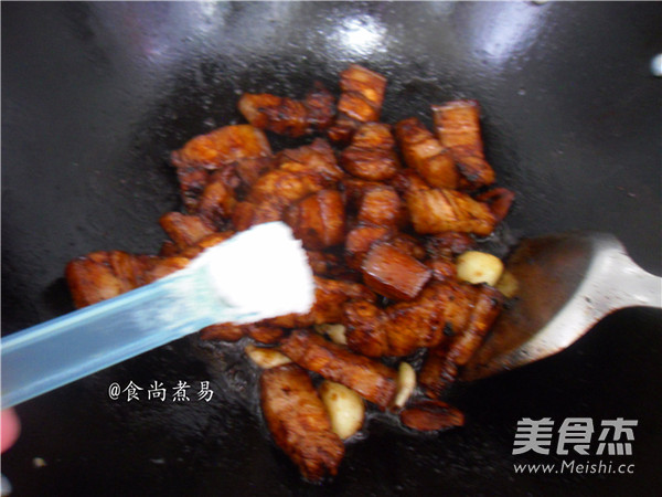 Braised Pork with Small Taro recipe