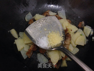 Stir-fried Potato Chips with Pork Belly recipe