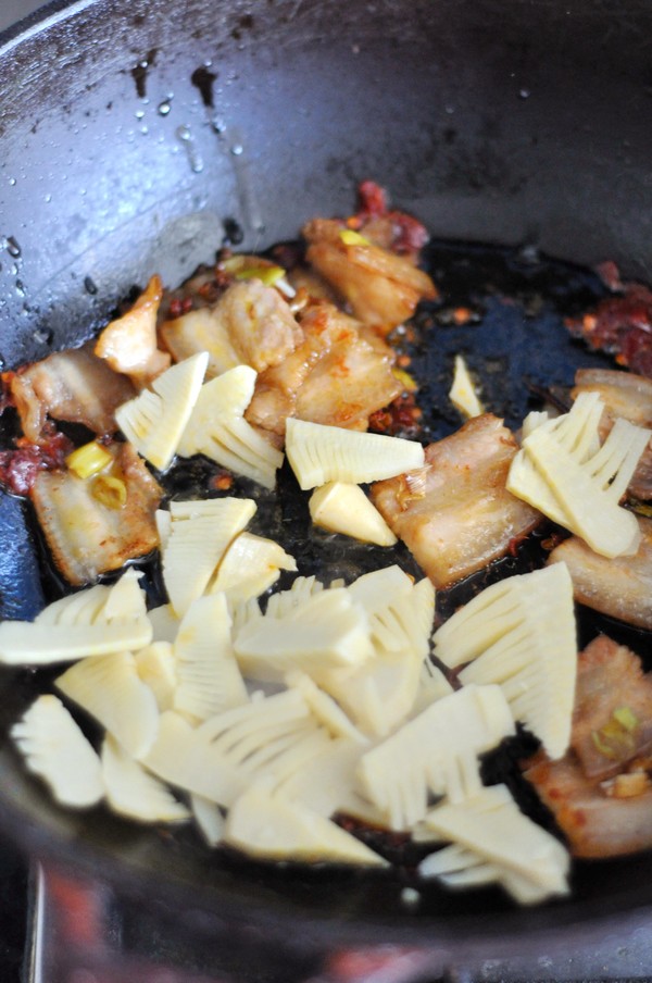 Stir-fried Pork with Winter Bamboo Shoots recipe